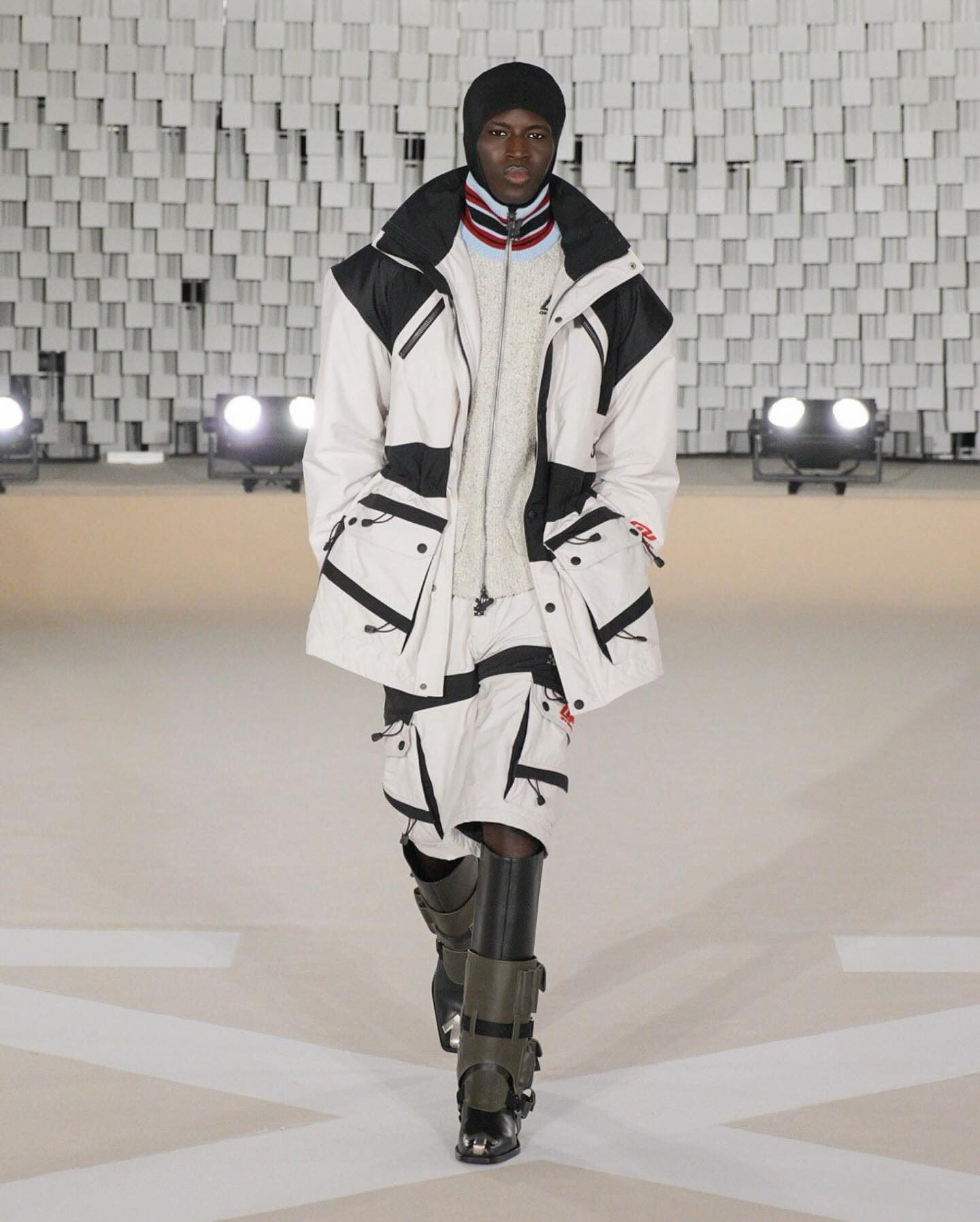OFF WHITE